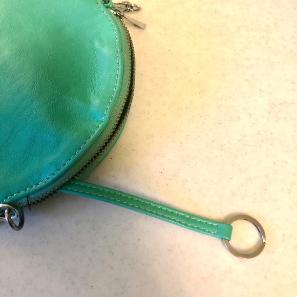 Flower Crossbody/ Wristlet - Picture 4 of 5